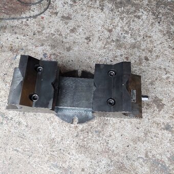 Prizmový , prizmatický zverák - 2