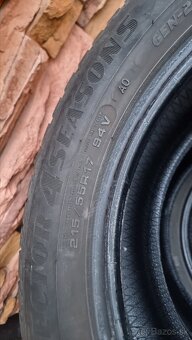 Predam pneu 215/55R17 goodyear - 2