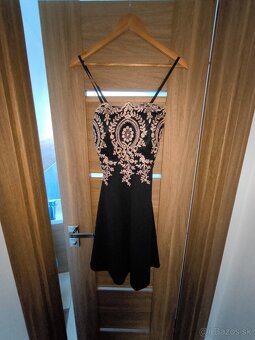 Krásne šaty s ornamentmi - 2