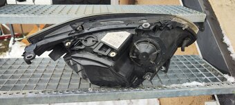 Predné svetlo bi xenon facelift e60 - 2