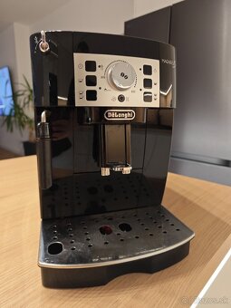 Na predaj kávovar  DeLonghi Magnifica S ECAM - 2