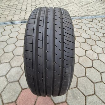 YOKOHAMA 225/55 R18 - 2