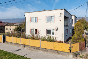 Rezervovaný - Na predaj dvojpodlažný 5-izbový rodinný dom v - 2