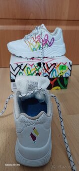 Skechers - 2