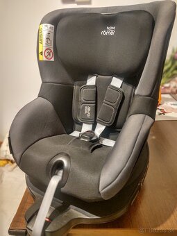 Otočná sedačka do auta Britax Römer dual fix M i-size - 2