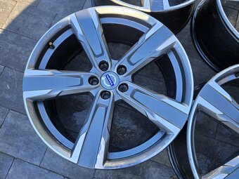 Volvo XC40,xc60,xc90,V40 - 2