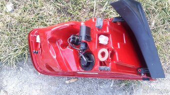 Predam nove prave zadne svetlo na Audi A4 2011 8K5 945 096 - 2