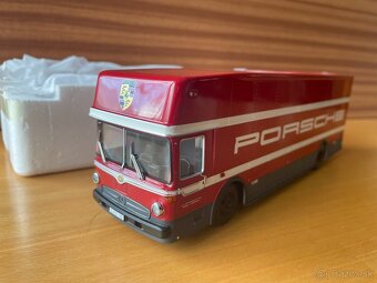 Porsche Renntransporter 1:43 - Schuco - 2