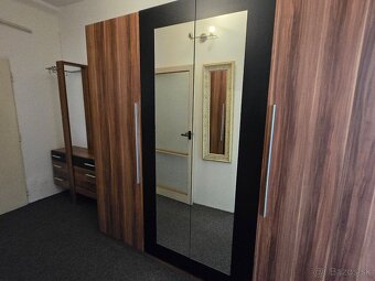 Predám veľkú dvojdielnu skriňu v perfektnom stave - 2