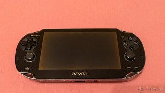 Pokazená PS Vita 1100 crystal black - 2