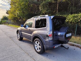 Mitsubishi Pajero - 2