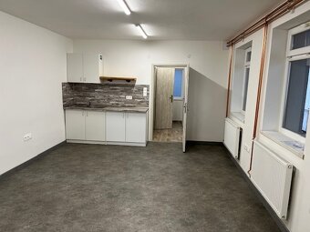 Prenájom 2 izbový dom Nitra, Novozámocka s parkovaním - 2