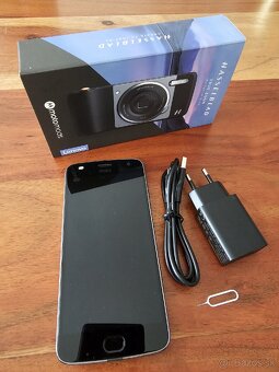 Motorola Moto Z2 Play + Hasselblad True Zoom - 2