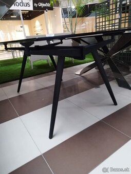 Skleneny jedalensky stol - cierny - 2