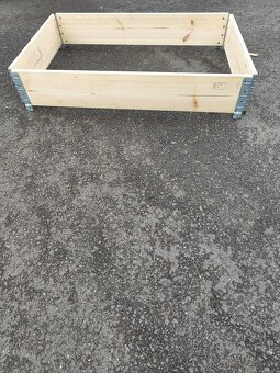 Vyvýšene záhony, paletové ohrádky - 2