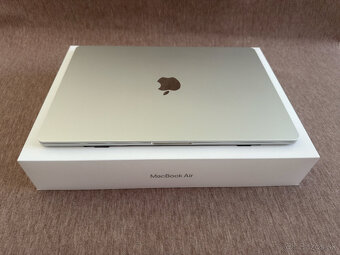 MacBook Air 15" Apple M3 8GB 256GB Strieborný + obal - 2