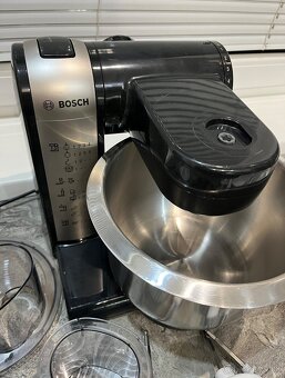 Kuchynský robot Bosch mum48a1/08 600W - 2