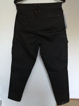 Predám pánske kapsáčové nohavice JACK & JONES. - 2