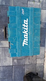 Predám vŕtacie a búracie kladivo Makita HR 4511 C - 2