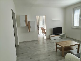 2 izbový byt na začiatku Petržalky - 2