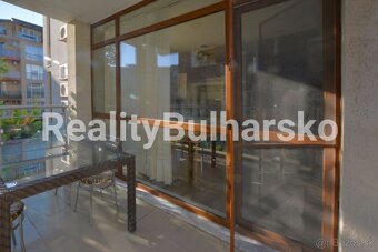 Na prodej: prostorný a plně zařízený apartmán 3+kk jen 450m - 2