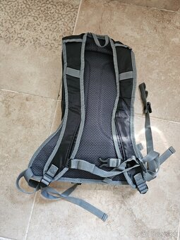 Nepoužívaný bežecký nepremokavý ruksak Crivit. - 2