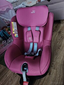 Britax Römer Dualfix M i- size, wine rose 2021 - 2