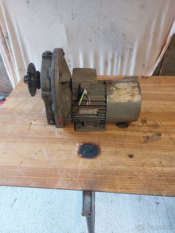Motor s prevodovkou - 2
