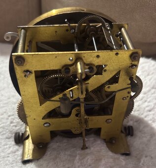 Hodinový strojcek - 2