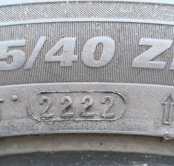 245/40/18 - 2