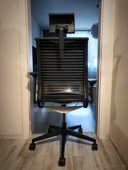 Predám luxusnú kancelársku stoličku Steelcase Think s podhl. - 2
