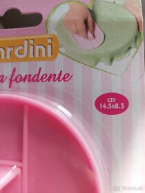 Nove hladitko/spachtla na fondan - 2