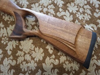 Pažba CZ 557 THUMBHOLE schránková verzia - 2