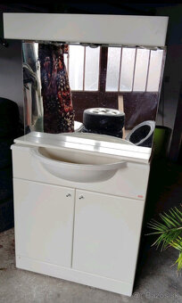 Kúpeľňové skrinka  s umývadlom - 2