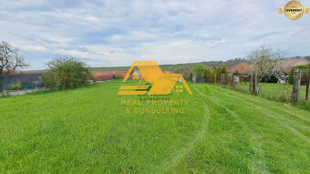 Predám stavebný pozemok v obci Trávnica - 2