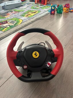 Predám volant na xbox. - 2