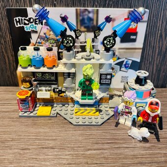 LEGO Hidden Side 70418 – Laboratórium plné duchov - 2