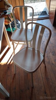 Kuchynský stôl a stoličky - 2