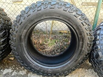 cooper discoverer stt pro 275/65 r20 - 2