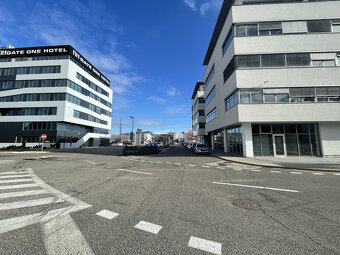 Prenájom kancelárskeho priestoru 380m² na ulici Galvaniho v - 2