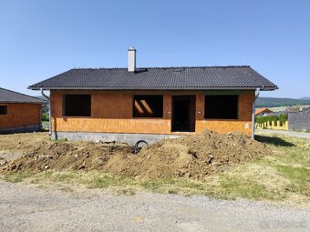 Vajkovce hrubá stavba RD a 768m2 pozemku. - 2