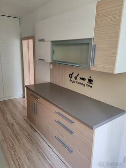 3 - izbový byt s loggiou - sídlisko Západ - ulica Štúrova - 2