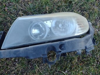 Predné svetlá BMW e90 - 2