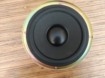 stredobas AIWA - 2