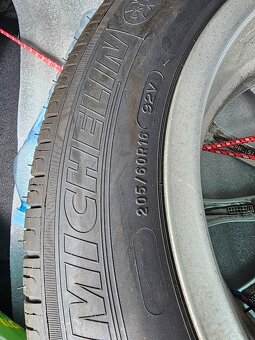 205/60 R16 92V - 2