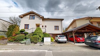 Priestranný dvojgeneračný dom po rekonštrukcii v srdci Chtel - 2