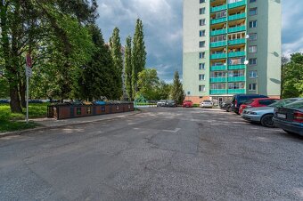 GARÁŽ - Rovníkova ul, Nad Jazerom, za OC Billa - 2