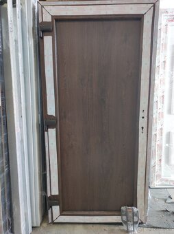 Plastove vchodove dvere plne. - 2