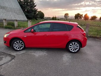 Opel Astra J 1,6 benzín 85 kw - 2