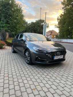 Hyundai i30 Fastback 1.5 T-GDi mHEV 2023 PLAY SR - 2